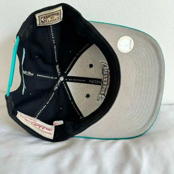 Vintage Vancouver Grizzlies NBA Basketball Logo 7 Adjustable Black/ Blue Hat Cap - Picture 8 of 12